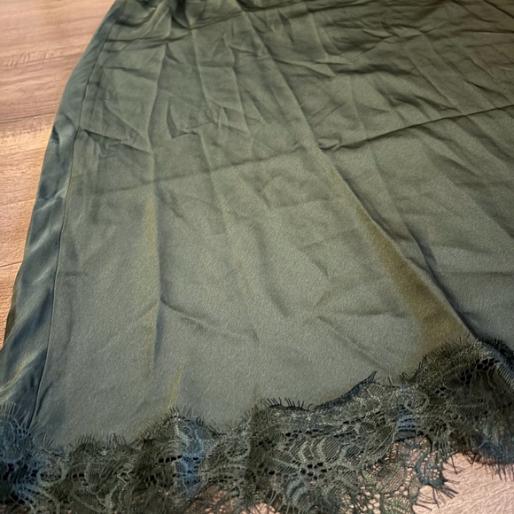 Elegant Green Women's Dress - Picture 4 of 8